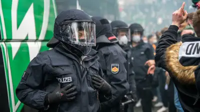 Nordderby als Hochrisiko-Spiel: Werder Bremen droht hohe Polizeikosten und DFB-Strafen