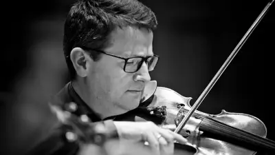 Philharmoniker-Geiger besiegt Rhizarthrose: Spezialprothese ermöglicht schmerzfreies Spiel