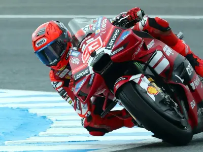 Regenchaos in Jerez: Marc Márquez gewinnt Sprint mit Abkürzung