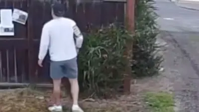 Ring-Kamera als Rache-Instrument: Nachbarin enttarnt pinkelnden Jogger mit Fotowand