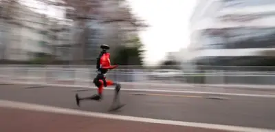 Roboter gewinnt Halbmarathon in Peking: Eine neue Ära des Sports?