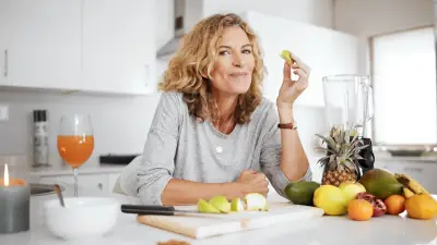 Schlank ohne Sport: Ärztliche Empfehlungen für nachhaltiges Abnehmen im Alltag