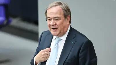 Schockmoment für CDU-Politiker Armin Laschet: Bei E-Scooter-Unfall Schulter gebrochen