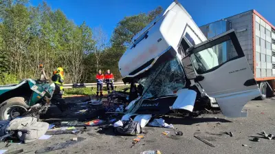 Schwerer Unfall auf A9 bei Bad Dürrenberg: Lkw übersieht Stauende