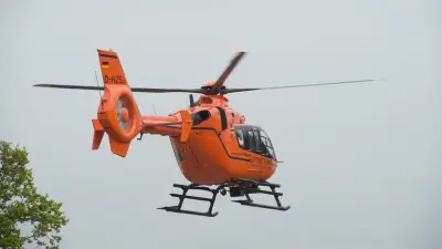 Schwerer Unfall in Groß Laasch: 87-Jährige mit Krankenfahrstuhl von Transporter erfasst