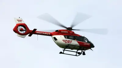 Schwerer Verkehrsunfall bei Ducherow: 22-Jähriger nach Überschlag in Lebensgefahr