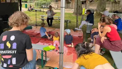 Tierische Lesungen im Neustrelitzer Tiergarten: Familien erwartet literarischer Spaß