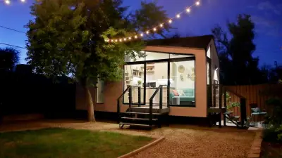 Tiny House im Garten: Was wirklich erlaubt ist und wie Sie vorgehen müssen