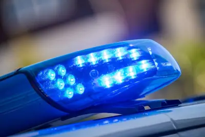 Unfall in Nordhorn: Zwei Männer verletzt - Fahrer flüchtet vom Unfallort