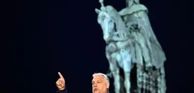 Ungarns Wahlkampfende: Orbán warnt vor Krieg, Magyar verspricht Neuanfang