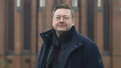 Vater verklagt Brandenburg wegen ausgefallenem Physikunterricht: Kampf um Bildungsrecht