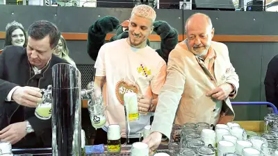 VfB-Star Demirovic hält WM-Versprechen: Freibier für 2500 Fans