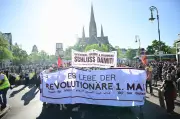 1. Mai in Berlin: Zahlreiche Demos, großes Polizeiaufgebot