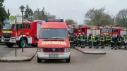25 Feuerwehrfahrzeuge verabschieden Brandmeister Dirk Baumann in Amt Neuhaus