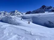 Abschied vom ewigen Eis: Eine Schneeschuhwanderung auf dem schrumpfenden Feegletscher
