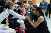 Australienreise: Harry und Meghan teilen emotionale Umarmungen in Kinderklinik