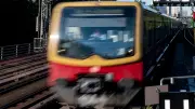 Berliner S-Bahn: Helfer erleidet Gesichtsfrakturen nach Attacke durch Belästiger-Gruppe