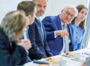 Bundespräsident Steinmeier: Demokratie braucht respektvollen Streit - Besuch in Stralsund