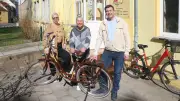 Demminer Hanse-Bibliothek erhält neues Fahrrad für beliebten Bücher-Bringedienst
