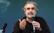 Deniz Yücel: Diskussionskultur in Ost und West unterscheidet sich