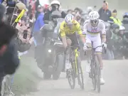 Drama bei Paris-Roubaix: Pogacar verpasst historische Krönung im Kopfsteinklassiker