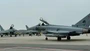 Eurofighter neben Urlaubsfliegern: Luftwaffe übt auf zivilem Flughafen Lübeck