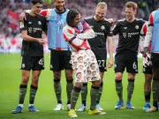 FC Bayern: Ulkige Gnabry-Aktion mit Goretzka-Hose nach Last-Minute-Sieg
