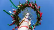 Ferdinandshof tanzt mit Maibaum, Kinderprogramm und Band in den Mai