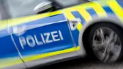 Flucht in Zeitz endet mit Unfall: Ladendieb und Polizist von Streifenwagen erfasst