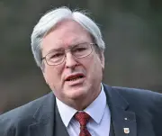 Gericht untersagt Ex-Minister Steinbach Beraterjob bei Tesla-Kanzlei bis 2026