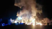 Großbrand in Barby: Explosionen und siebenstelliger Schaden nach Lagerhallen-Feuer