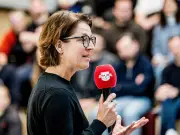 Haenni begrüßt Etas Beförderung: Ein Meilenstein für Frauen im Fußball