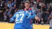 Hansa Rostock dreht wildes Spiel gegen Verl: Flaschenwurf und Feuer unterbrechen Aufstiegskampf