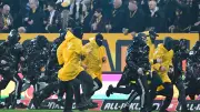 Hooligan-Schande in Dresden: Vermummte stürmen Platz bei Dynamo gegen Hertha