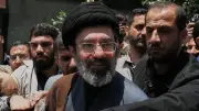 Irans neuer Führer Modschtaba Chamenei: Schwere Verletzungen nach Luftangriff