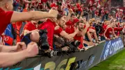 Journalisten-Verband fordert Konsequenzen nach Fotografen-Verletzung durch Bayern-Ultras