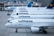 Lufthansa-Flugbegleiter im Streik: Hunderte Flüge gestrichen