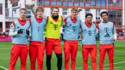 Manuel Neuer posiert mit Bayern-Teenies: Das sind die fünf Nachwuchstalente