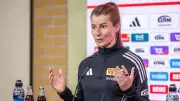 Marie-Louise Eta hält erste Pressekonferenz als neue Cheftrainerin von Union Berlin