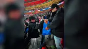 Nach Triumph im Wembley: Japanische Fans beeindrucken mit Stadion-Reinigung