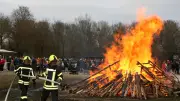 Neustrelitz: Spektakuläre Osterfeuer ziehen Hunderte Besucher an und stärken Gemeinschaft