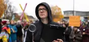 Nico Semsrott fordert mit Demo-Reihe Prüfung eines AfD-Verbots: Satire als Protestform