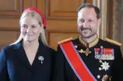 Norwegische Kronprinzessin Mette-Marit zeigt sich erstmals mit Sauerstoffgerät bei offiziellem Termin