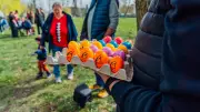 Ostereiersuche im Anklamer Stadtpark lockt mit 762 Eiern und Streichelzoo