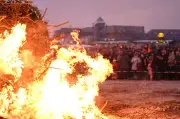 Osterfeuer in Niedersachsen: Traditionelle Bräuche und spektakuläre Feuer im Überblick