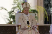 Papst Leo XIV. feiert erste Ostermesse auf Petersplatz - Zehntausende pilgern zum Vatikan