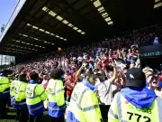 Platzsturm eskaliert: York-Profi schlägt Fan – Polizei ermittelt