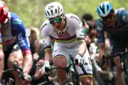 Pogacar verpasst historischen Sieg bei Paris-Roubaix - Van Aert triumphiert