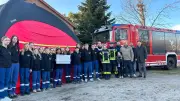 Raiffeisenbank fördert Jugendfeuerwehr Besitz mit 7.000 Euro für Ausrüstung