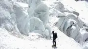 Riesen-Eisblock am Mount Everest: Hunderte Bergsteiger sitzen fest